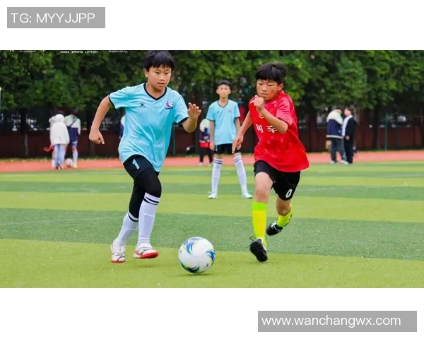 儿时足球明星回顾那些曾经闪耀绿茵场的童年偶像与他们的成长故事